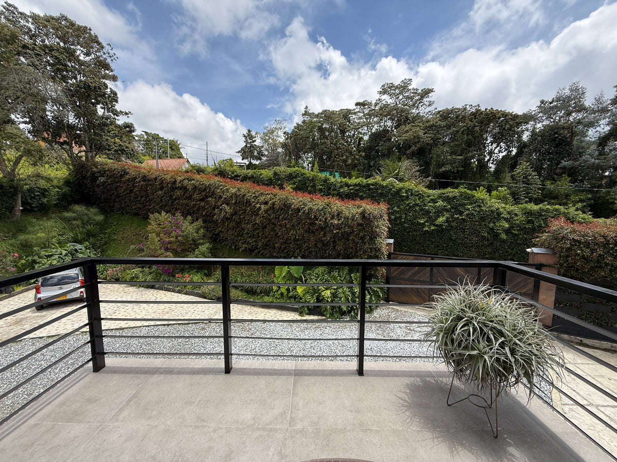 Casa independiente en Alto de las Palmas con jacuzzi, BBQ y diseño moderno