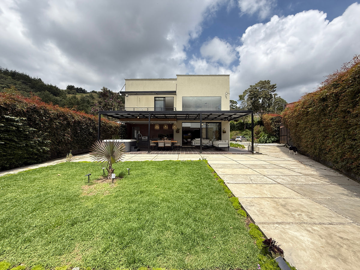 Casa independiente en Alto de las Palmas con jacuzzi, BBQ y diseño moderno