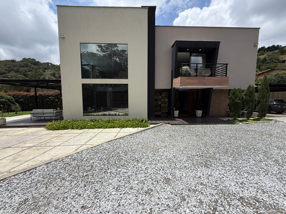 Casa independiente en Alto de las Palmas con jacuzzi, BBQ y diseño moderno
