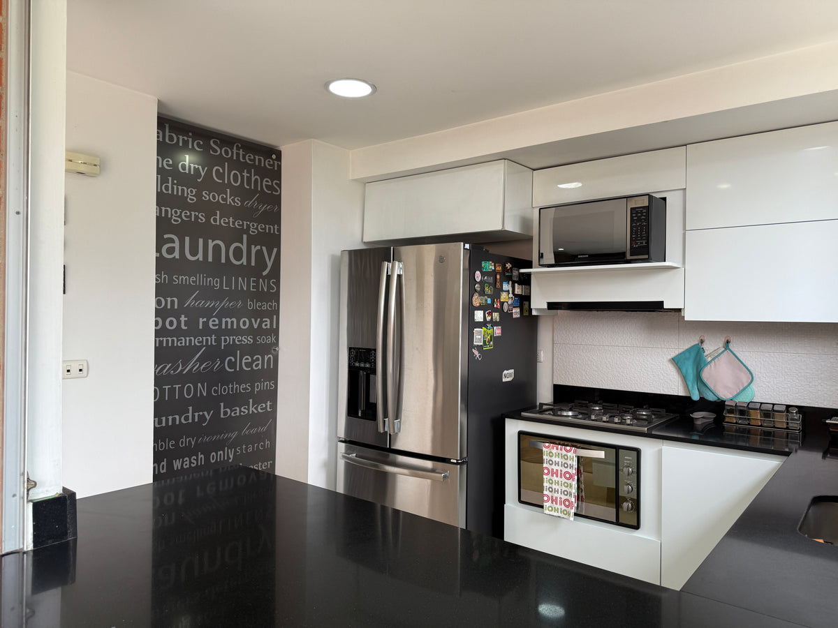 Apartamento en Loma de los Parra, El Poblado con zonas comunes y excelente ubicación