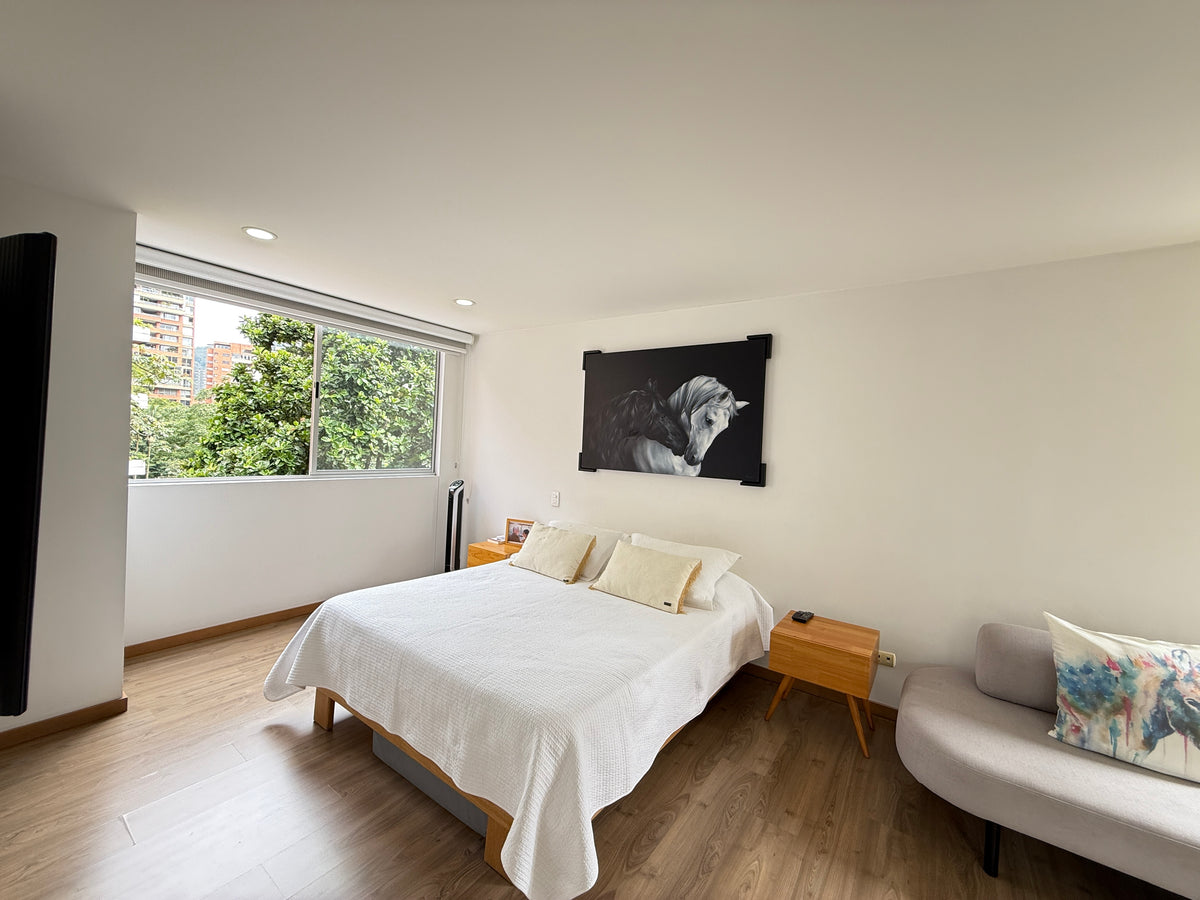 Apartamento en Loma de los Parra, El Poblado con zonas comunes y excelente ubicación