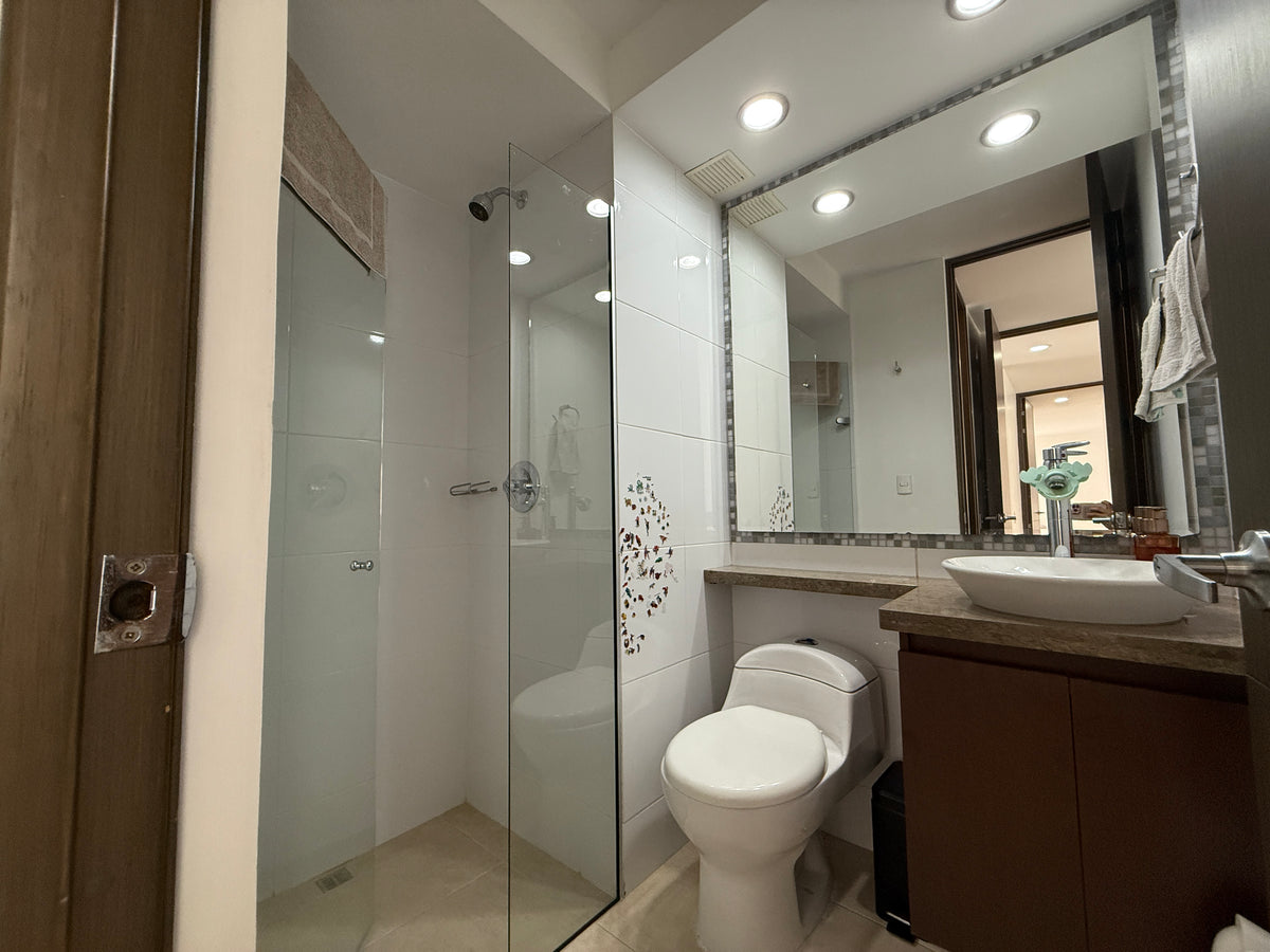 Apartamento en Loma de los Parra, El Poblado con zonas comunes y excelente ubicación