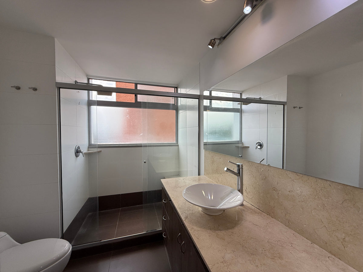 Apartamento en La Caleracon vista panorámica sin registro y excelente distribución