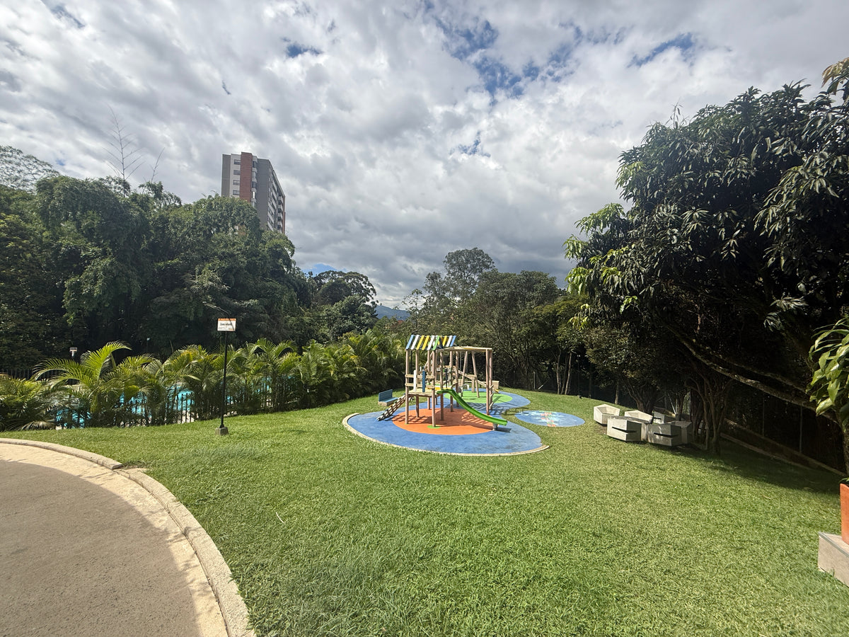 Apartamento Amoblado en Envigado | 2 Habitaciones + Estudio