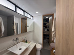 Apartamento en El Poblado – 2 habitaciones, balcón y vista a bosque