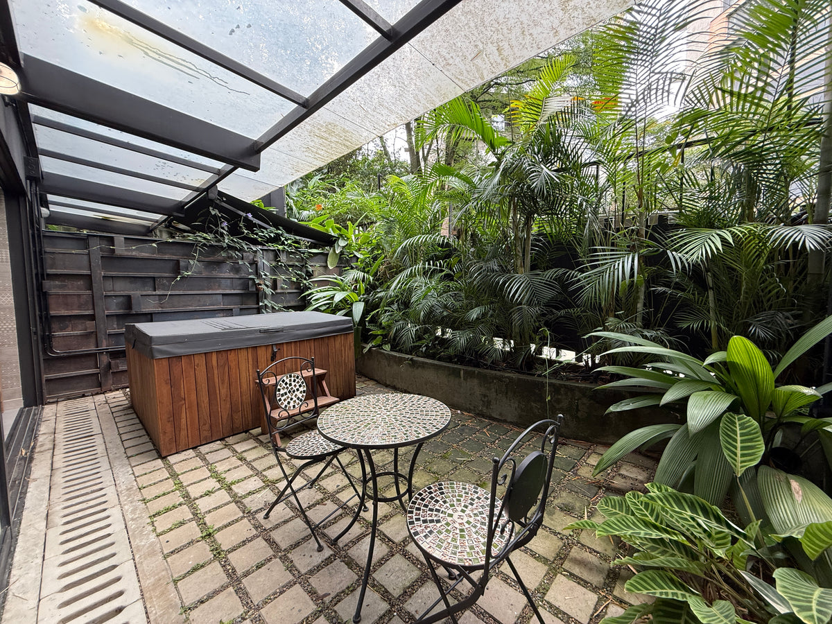 Apartaoficina en El Poblado de 127 m² con terraza, 3 habitaciones y 2 parqueaderos