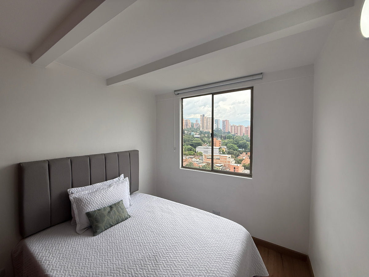 Apartment near El Tesoro, El Poblado - 3 bedrooms and balcony