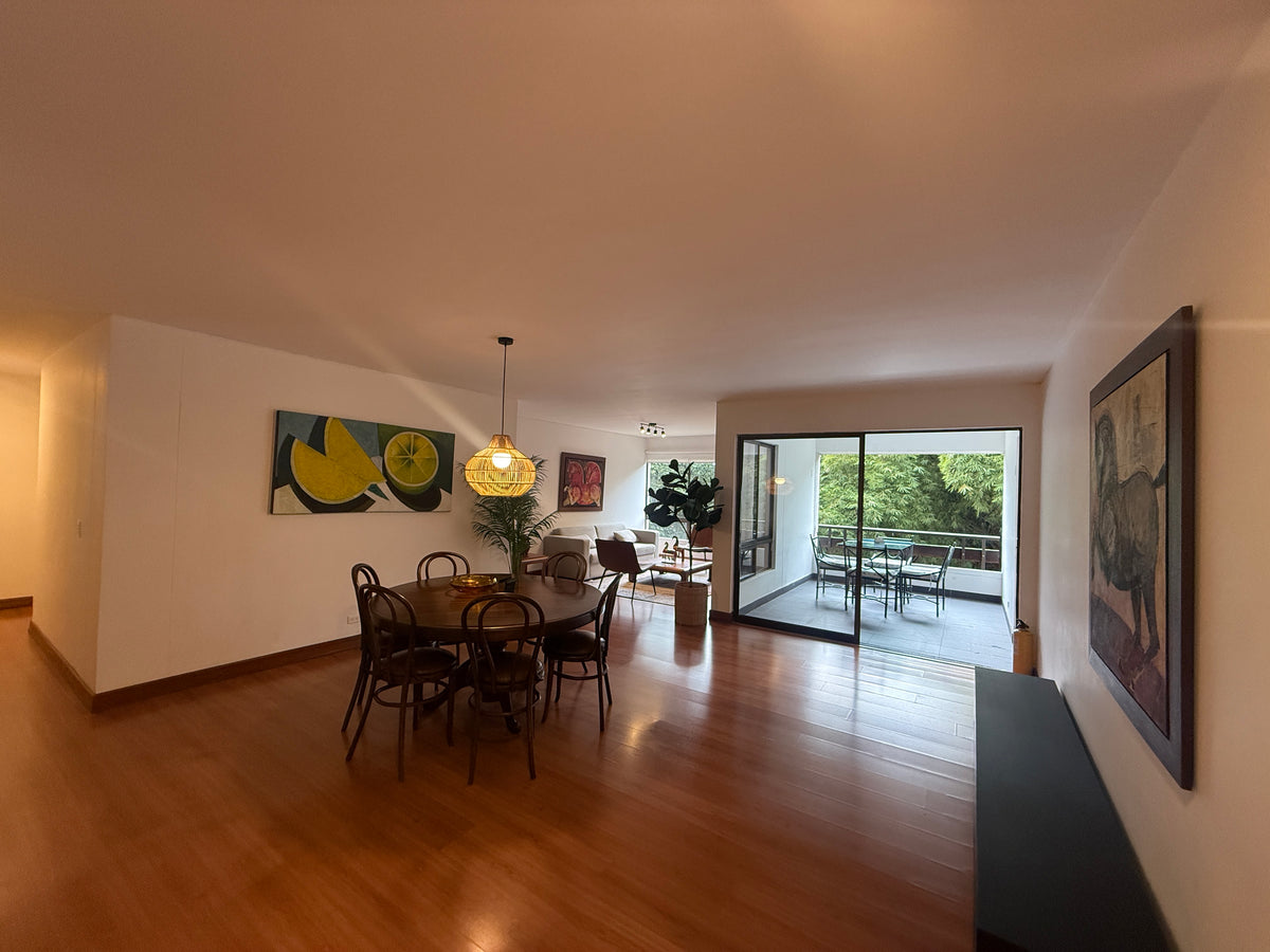 Apartamento amoblado en Vizcaya, El Poblado 167 m² con balcón y amplios espacios