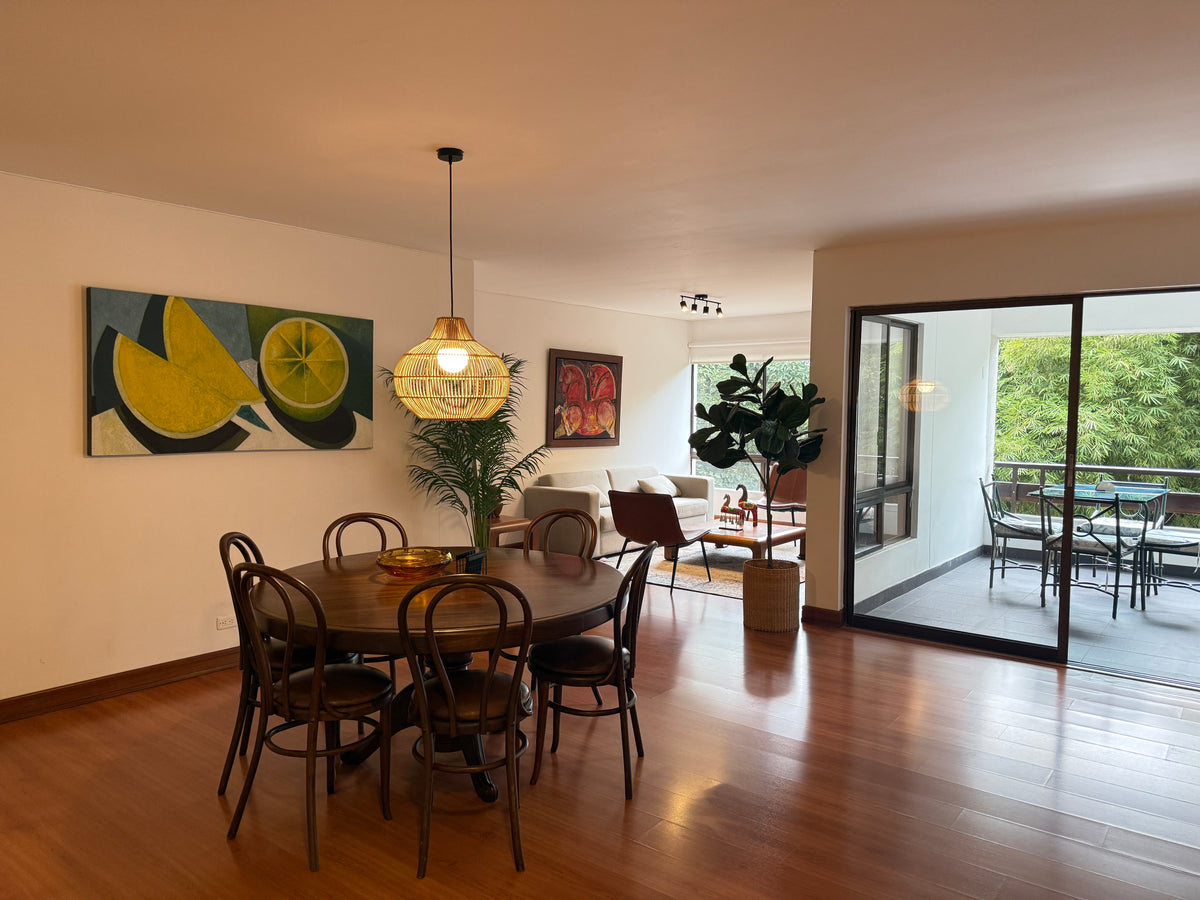 Apartamento amoblado en Vizcaya, El Poblado 167 m² con balcón y amplios espacios