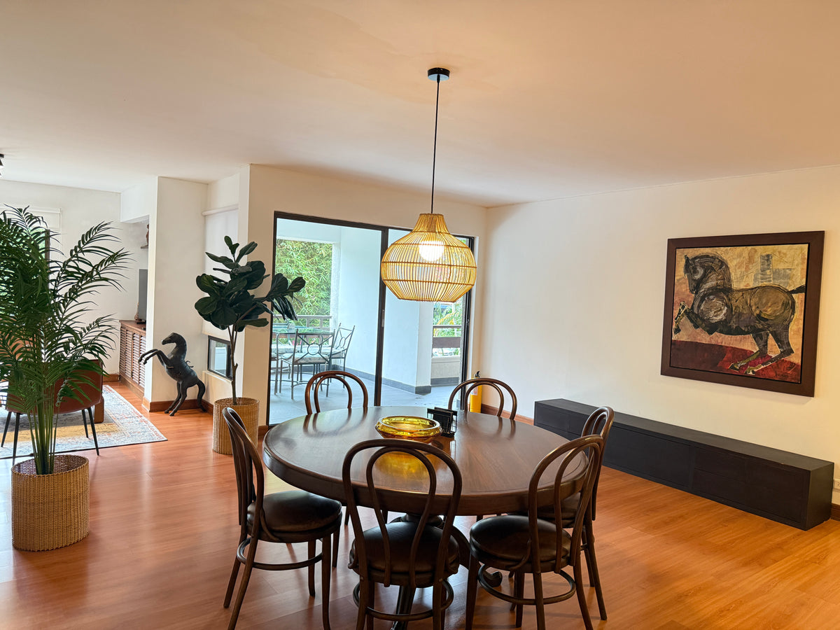 Apartamento amoblado en Vizcaya, El Poblado 167 m² con balcón y amplios espacios