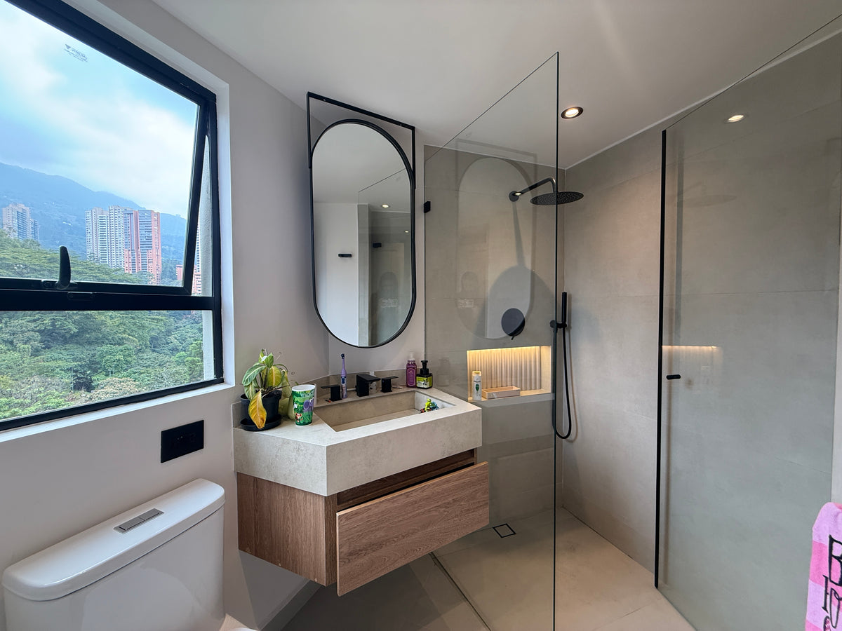 Newly remodeled 295 m² apartment in Los Balsos, El Poblado – Open views and spacious interiors