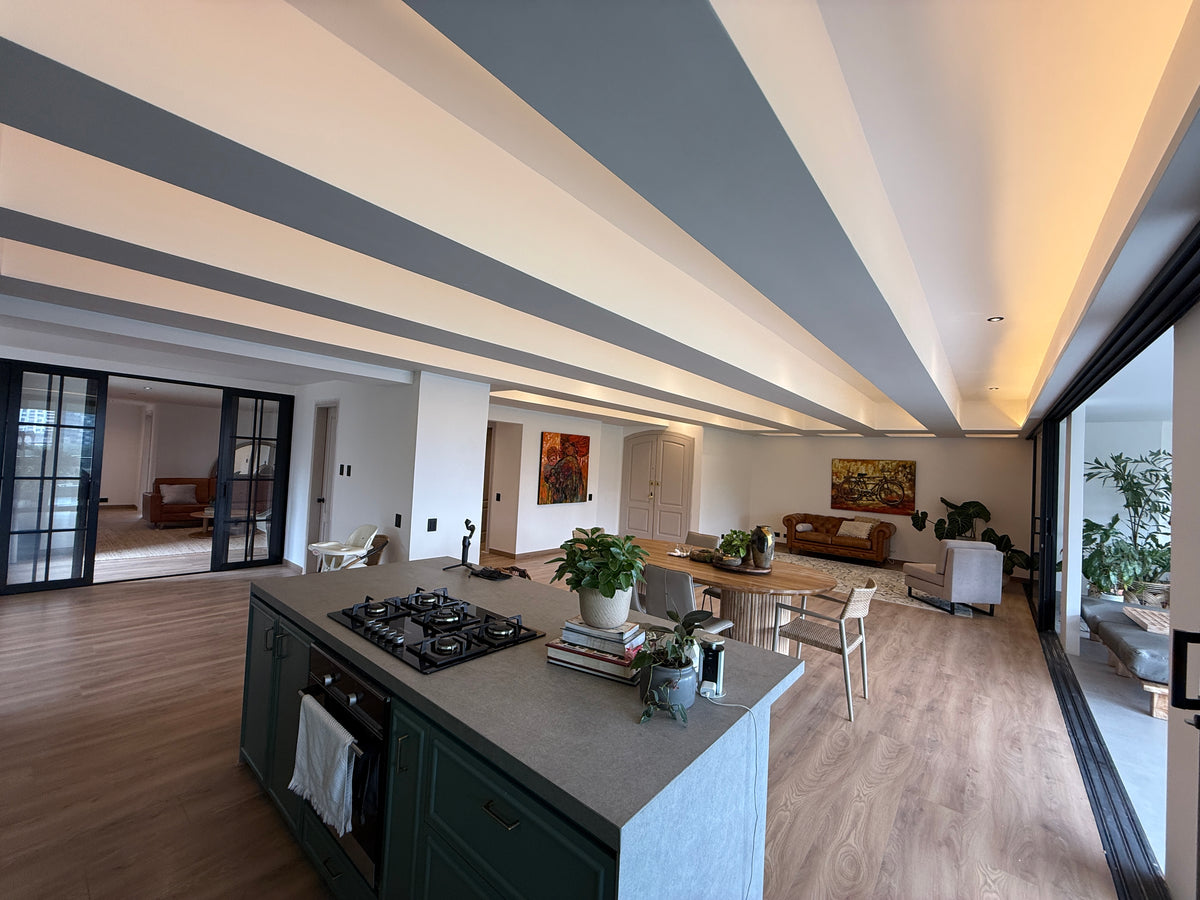 Newly remodeled 295 m² apartment in Los Balsos, El Poblado – Open views and spacious interiors