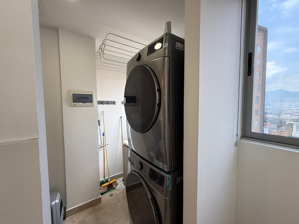 Apartamento 3 habitaciones, balcón y vista a la ciudad |RENTADO|