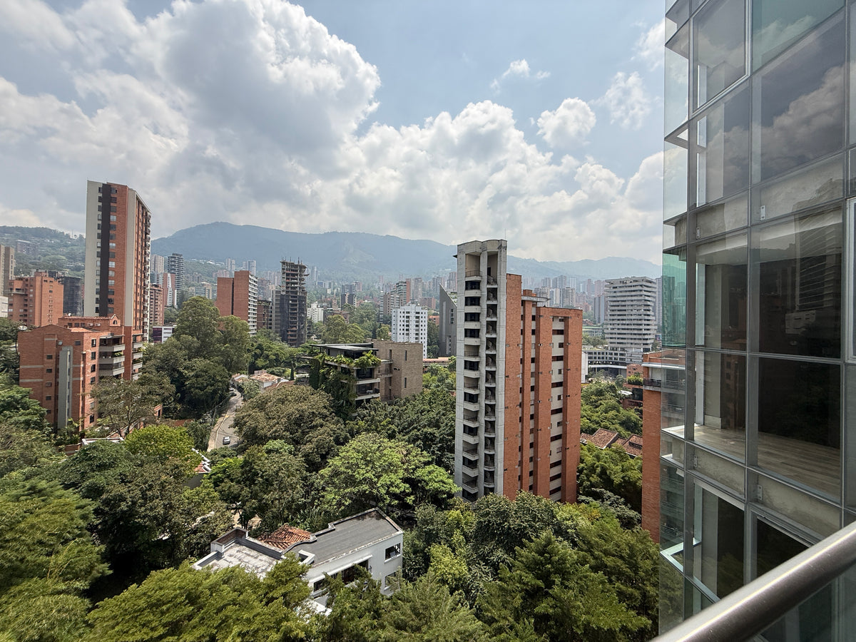 Apartamento 3 habitaciones, balcón y vista a la ciudad |RENTADO|