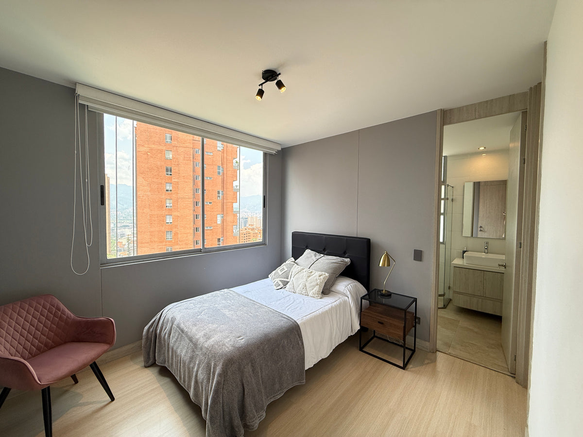 Apartamento 3 habitaciones, balcón y vista a la ciudad |RENTADO|