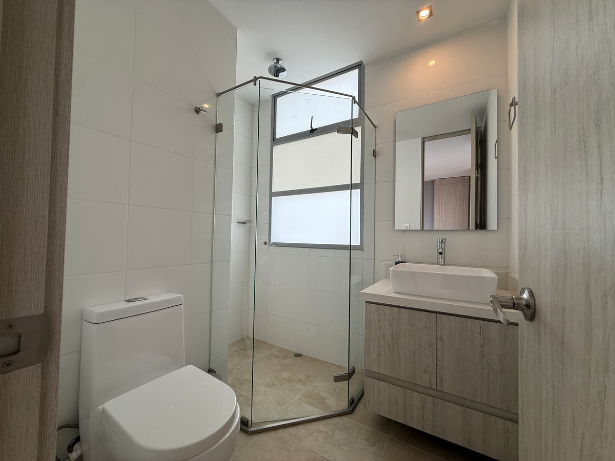 Apartamento 3 habitaciones, balcón y vista a la ciudad |RENTADO|