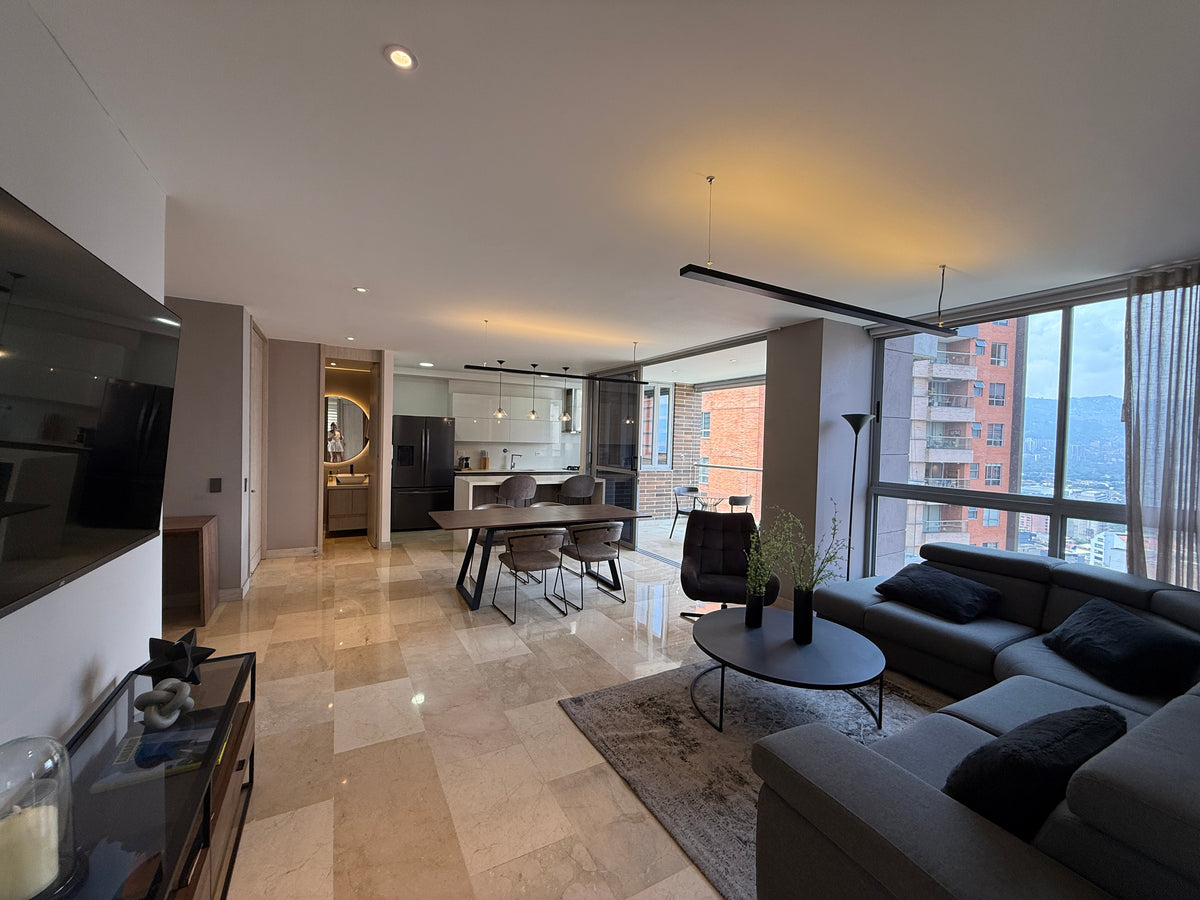 Apartamento 3 habitaciones, balcón y vista a la ciudad |RENTADO|