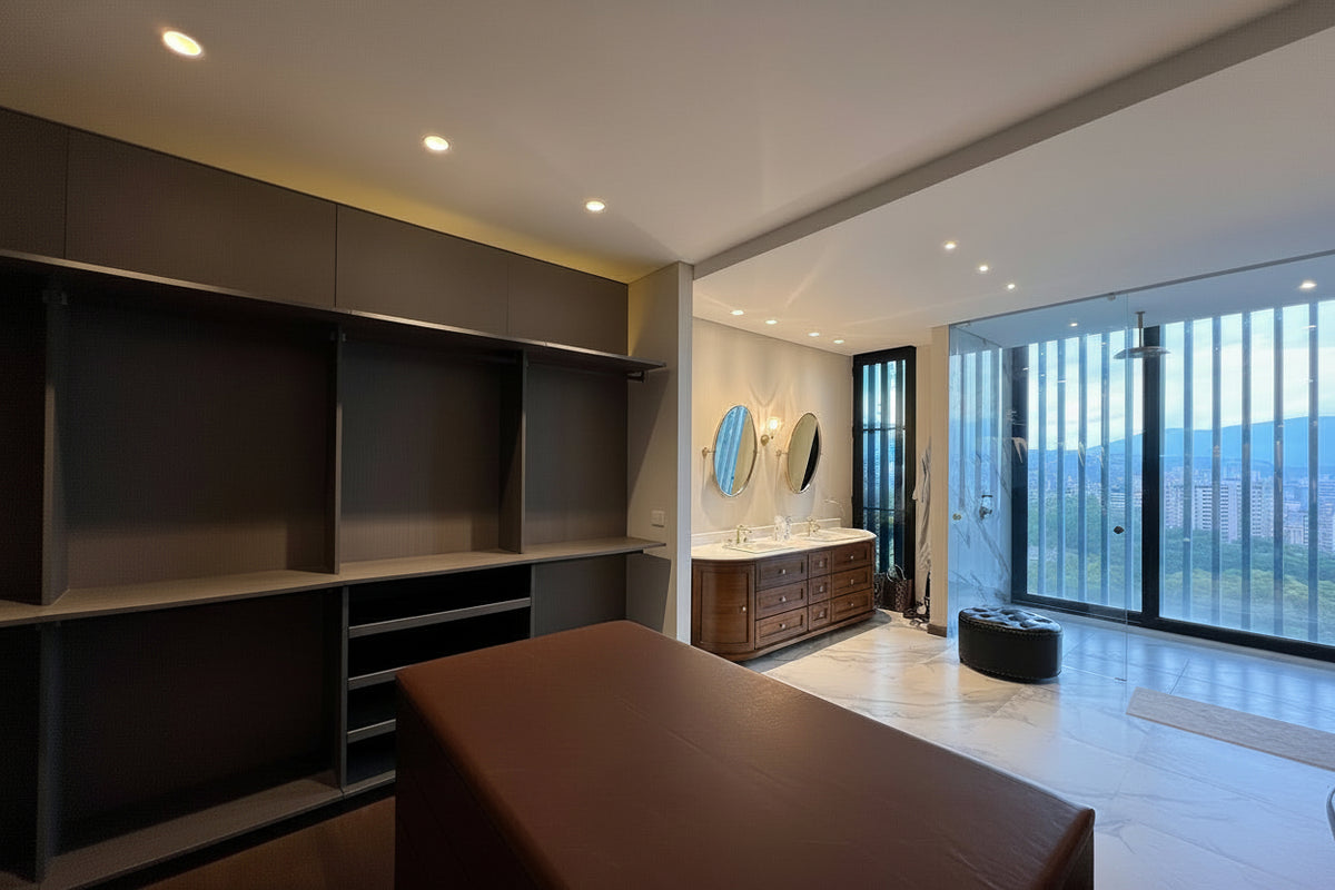 336 m² apartment in San Lucas, El Poblado – Spacious areas, study, and 4 parking spaces