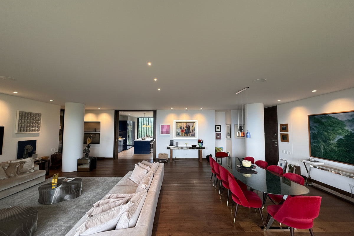 336 m² apartment in San Lucas, El Poblado – Spacious areas, study, and 4 parking spaces