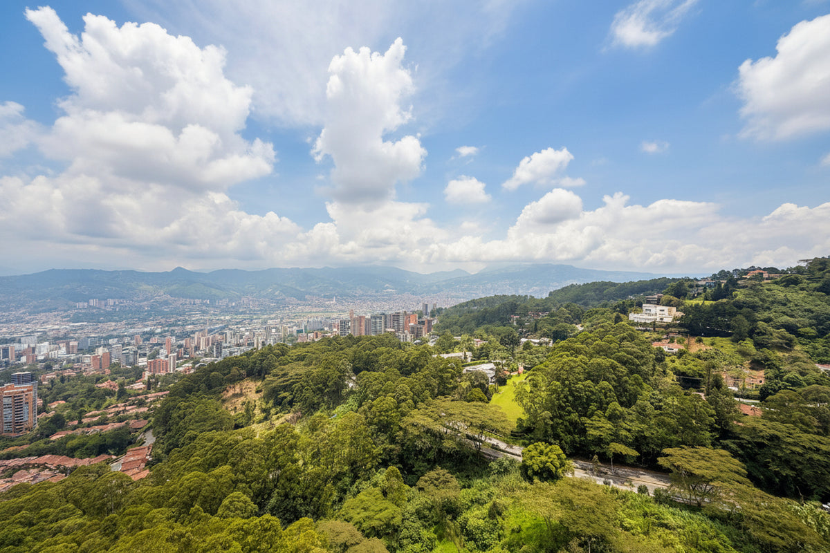Apartment in Cola del Zorro, El Poblado with panoramic views, 260 m² and 3 bedrooms