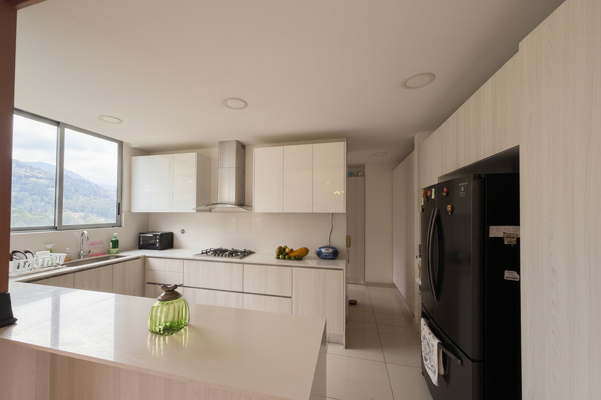 Apartment in Cola del Zorro, El Poblado with panoramic views, 260 m² and 3 bedrooms