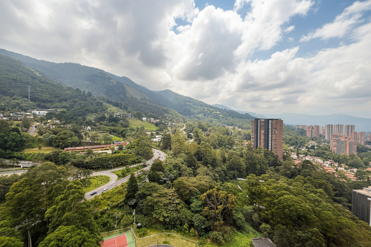 Apartment in Cola del Zorro, El Poblado with panoramic views, 260 m² and 3 bedrooms