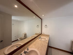 Apartamento en La Tomatera, El Poblado con terraza gran potencial de remodelación