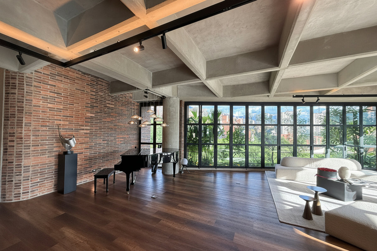 Furnished duplex penthouse in Las Lomas, El Poblado with terrace, pool and sauna