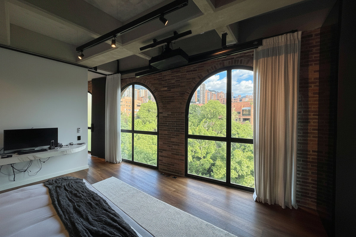 Furnished duplex penthouse in Las Lomas, El Poblado with terrace, pool and sauna