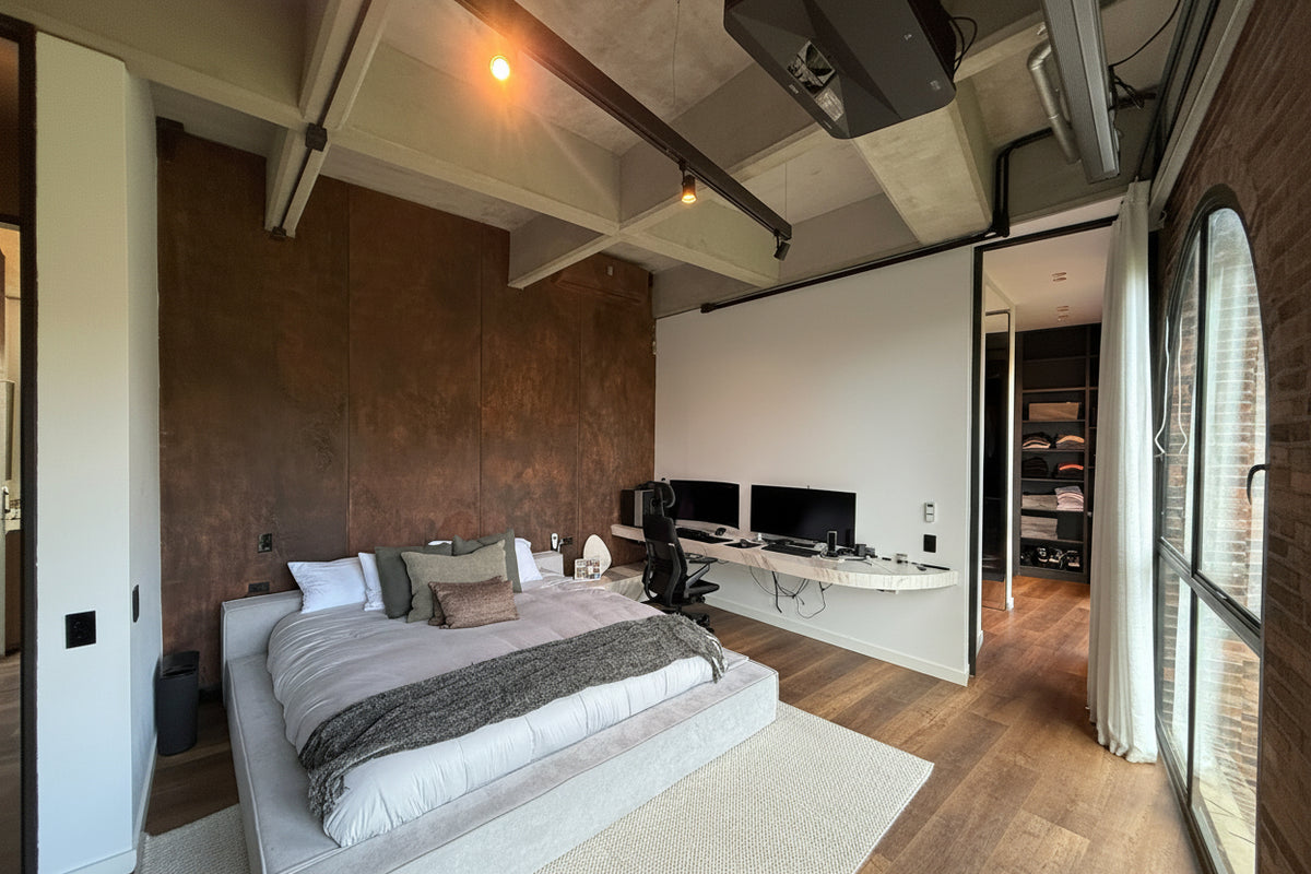 Furnished duplex penthouse in Las Lomas, El Poblado with terrace, pool and sauna