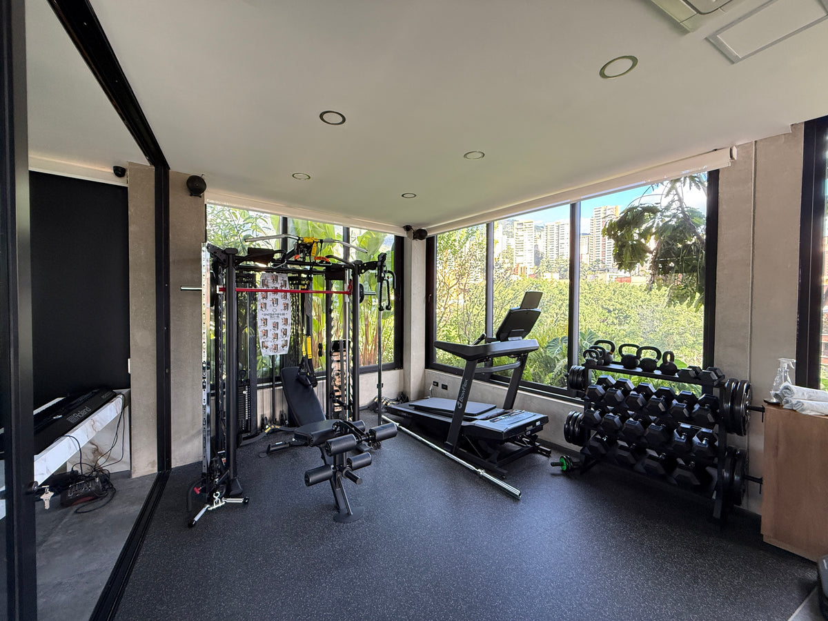 Furnished duplex penthouse in Las Lomas, El Poblado with terrace, pool and sauna