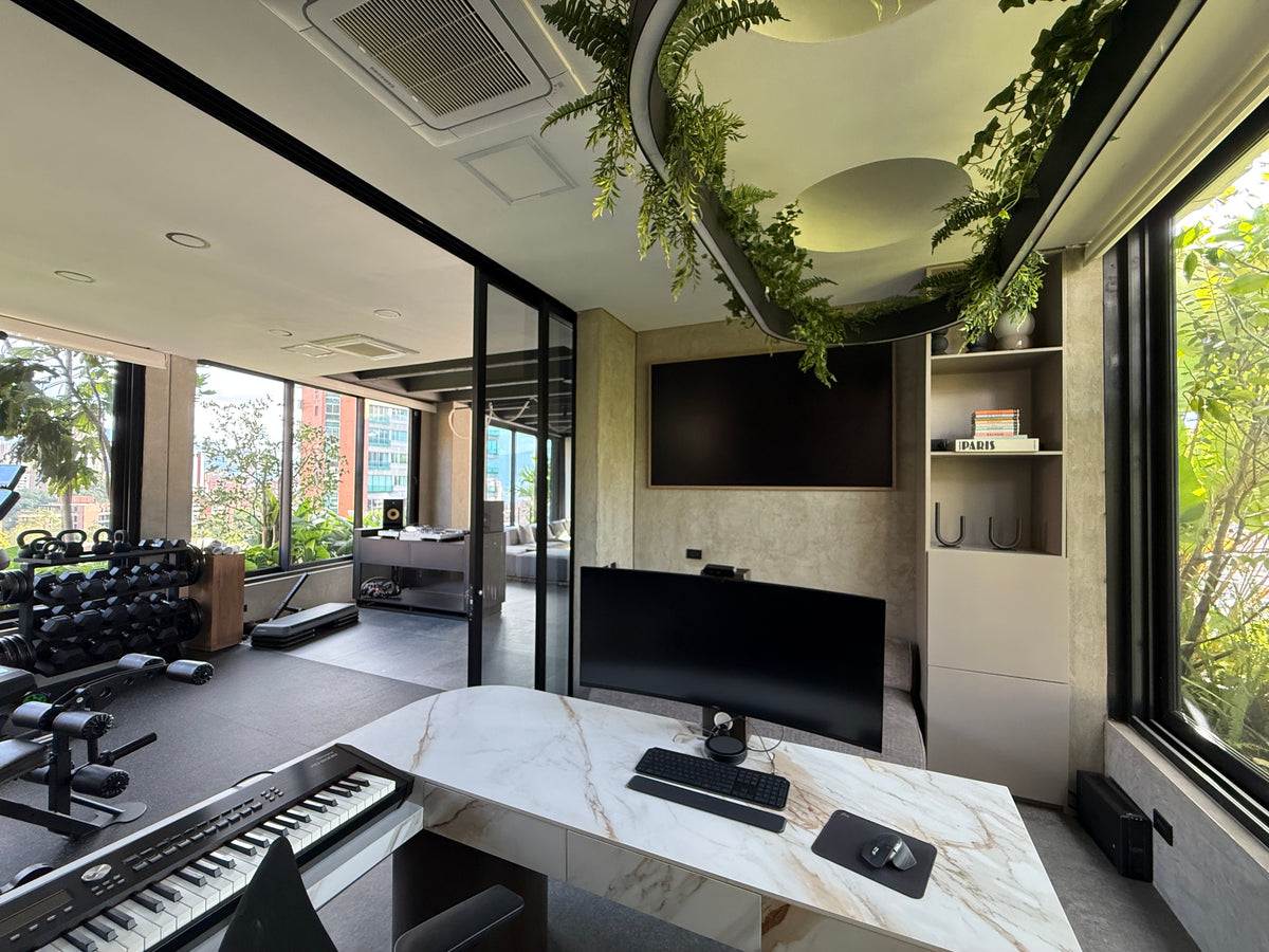 Furnished duplex penthouse in Las Lomas, El Poblado with terrace, pool and sauna