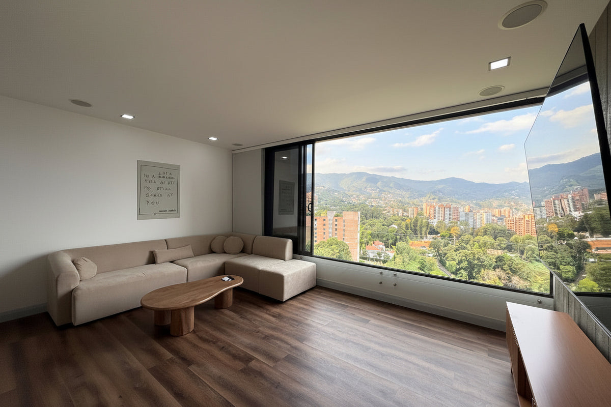Apartamento en Piso Alto con Vista Verde | Sector San Lucas, El Poblado
