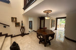 Casa con Gran Jardín y Alto Potencial de Remodelación en El Poblado