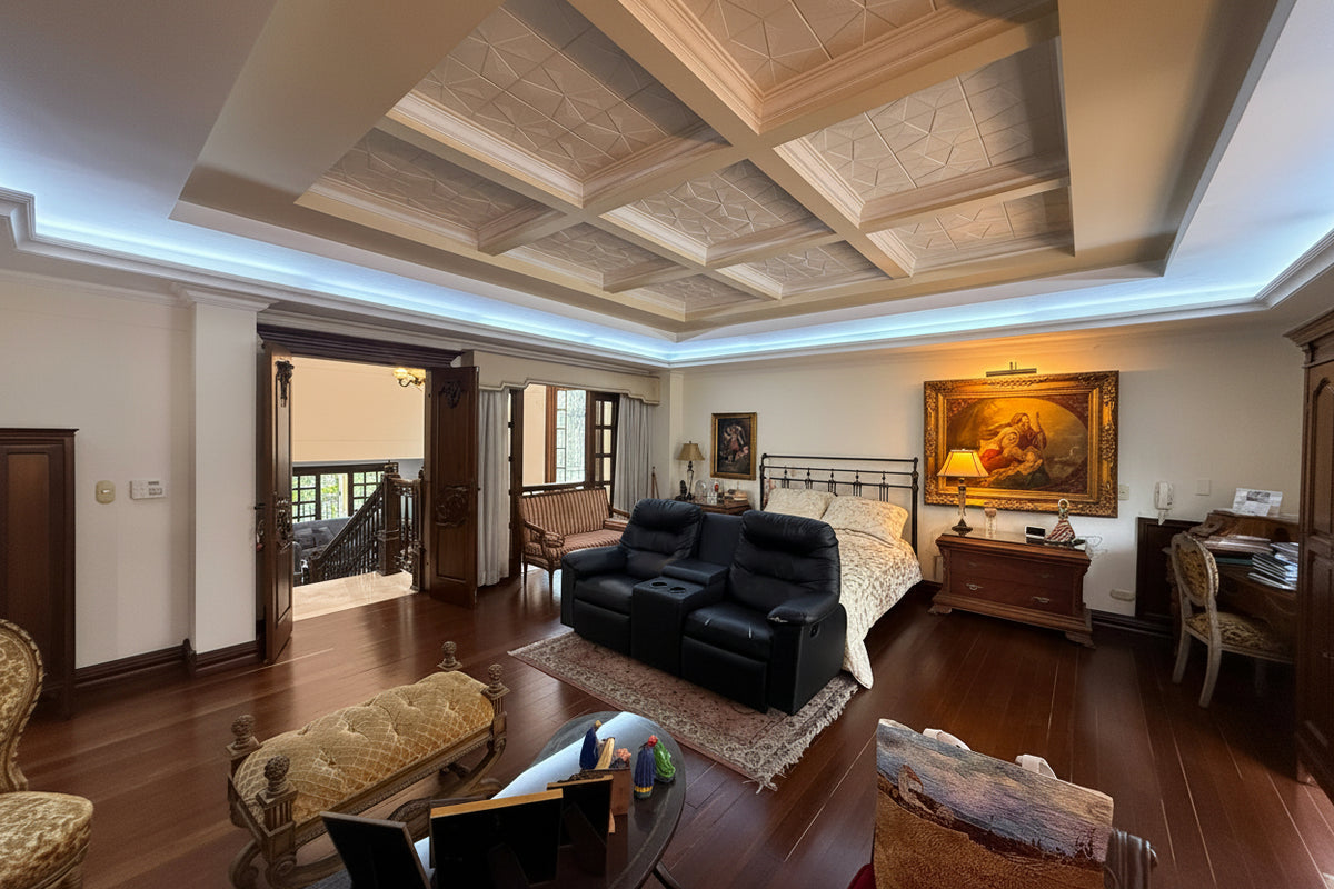 Casa con Gran Jardín y Alto Potencial de Remodelación en El Poblado