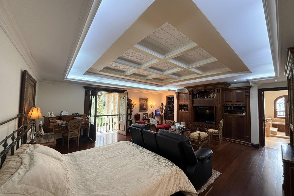 Casa con Gran Jardín y Alto Potencial de Remodelación en El Poblado