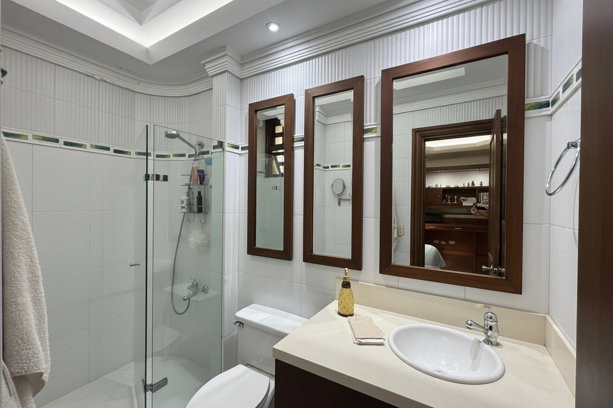 Casa con Gran Jardín y Alto Potencial de Remodelación en El Poblado
