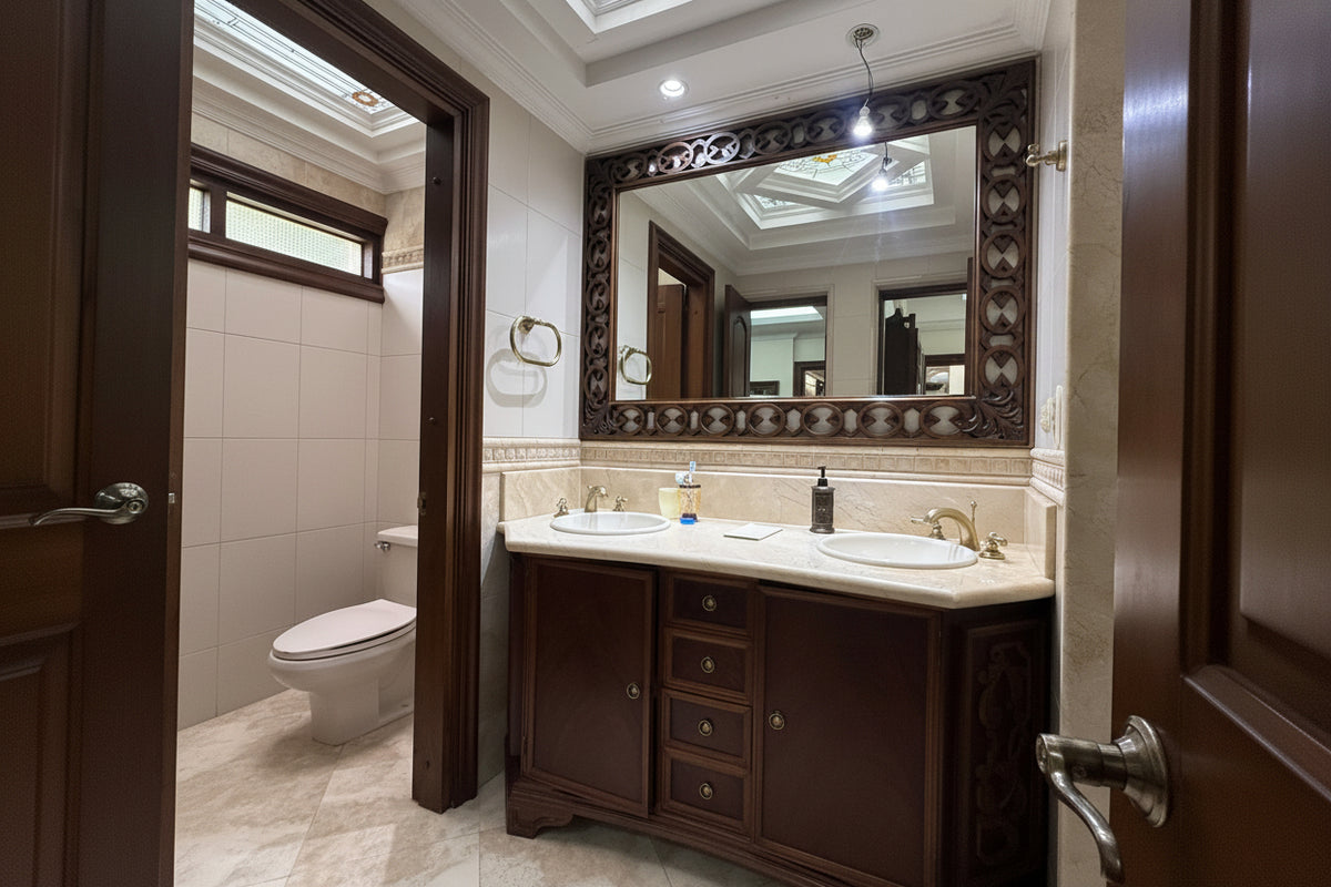 Casa con Gran Jardín y Alto Potencial de Remodelación en El Poblado