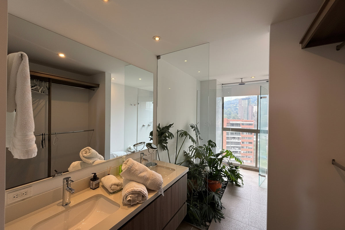 Penthouse Triplex Amoblado en El Poblado | 211 m² y Jacuzzi