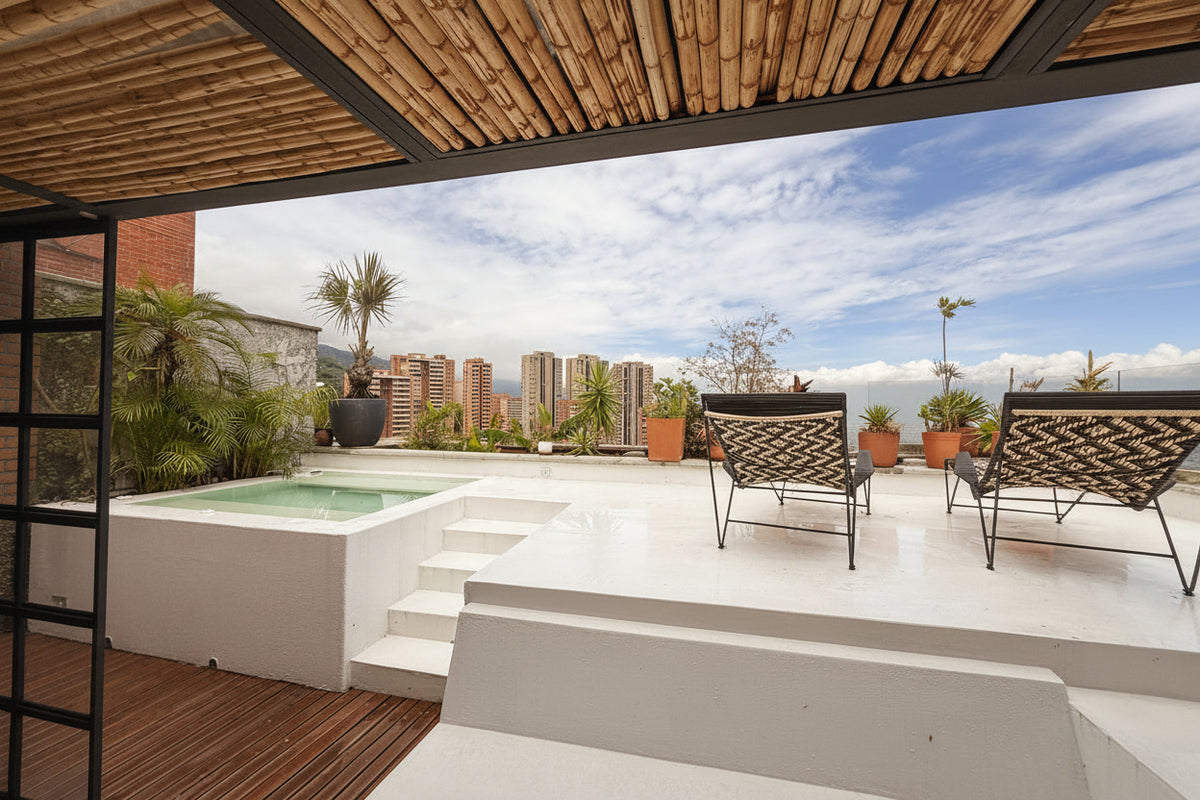 Penthouse Triplex Amoblado en El Poblado | 211 m² y Jacuzzi