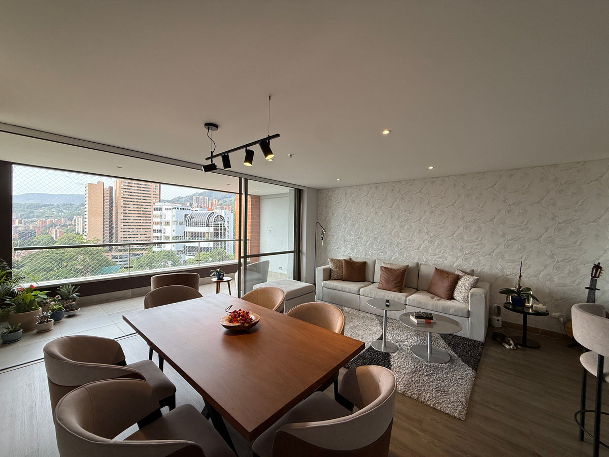 Apartamento amoblado en Castropol, El Poblado | 123 m², 3 habitaciones y balcón