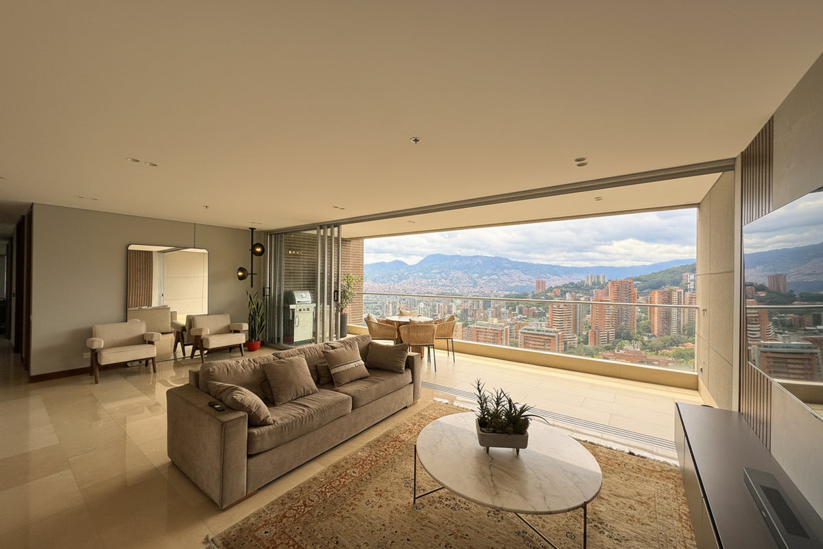 Apartamento en El Tesoro, El Poblado, con 198 m², vista panorámica y completas zonas comunes
