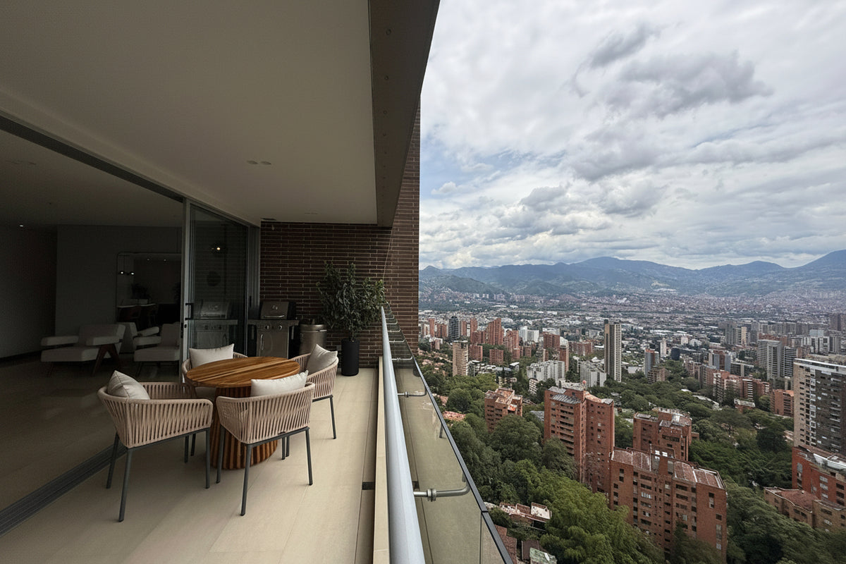 Apartamento en El Tesoro, El Poblado, con 198 m², vista panorámica y completas zonas comunes
