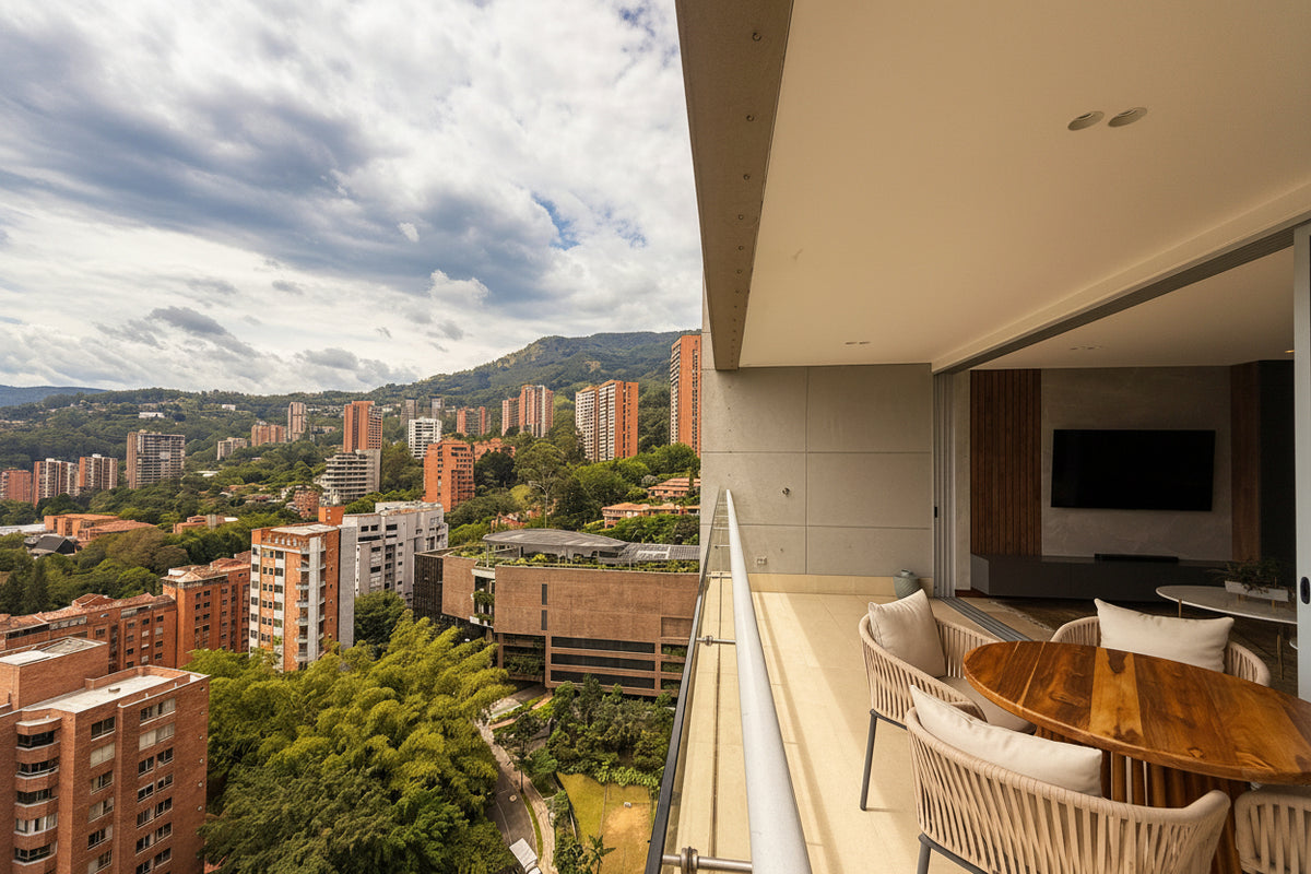 Apartamento en El Tesoro, El Poblado, con 198 m², vista panorámica y completas zonas comunes