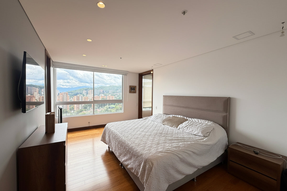 Apartamento en El Tesoro, El Poblado, con 198 m², vista panorámica y completas zonas comunes