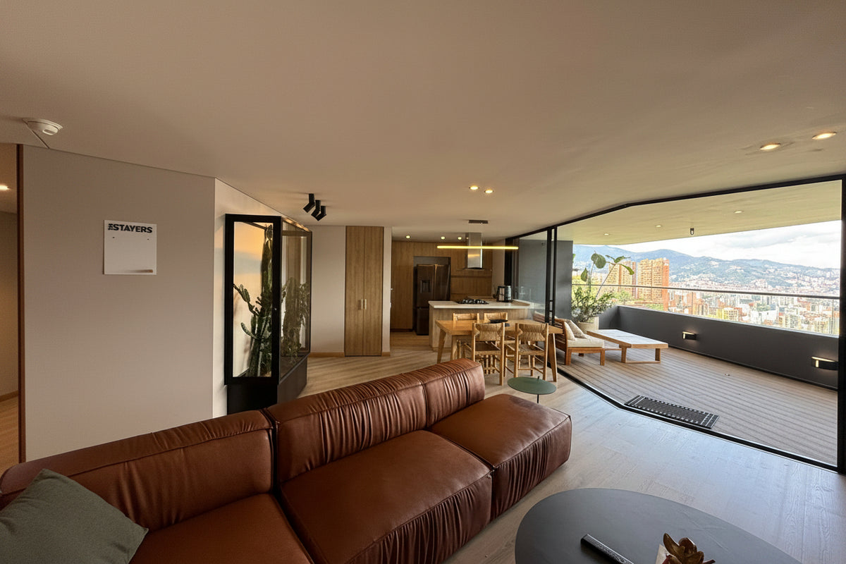 Apartamento en venta en El Poblado con vista panorámica y rooftop | 111 m² | Amoblado