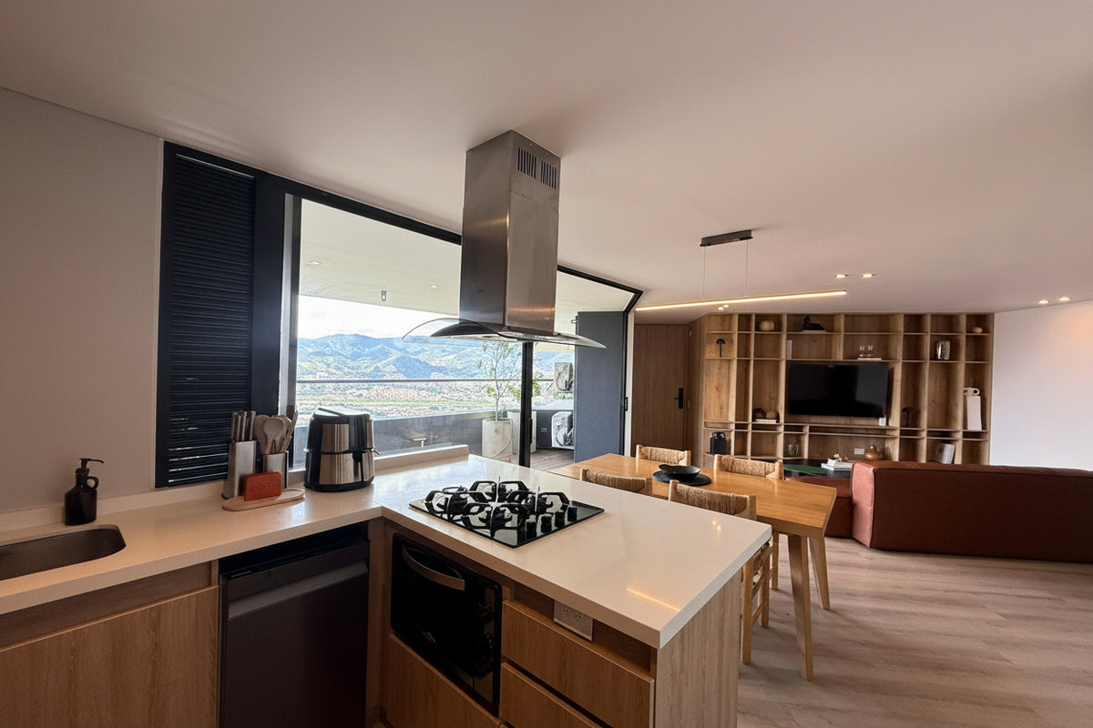 Apartamento en venta en El Poblado con vista panorámica y rooftop | 111 m² | Amoblado