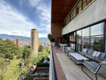Apartamento de lujo en El Poblado, Loma del Tesoro – 263 m² con vista a Medellín, 2 habitaciones y 3 parqueaderos