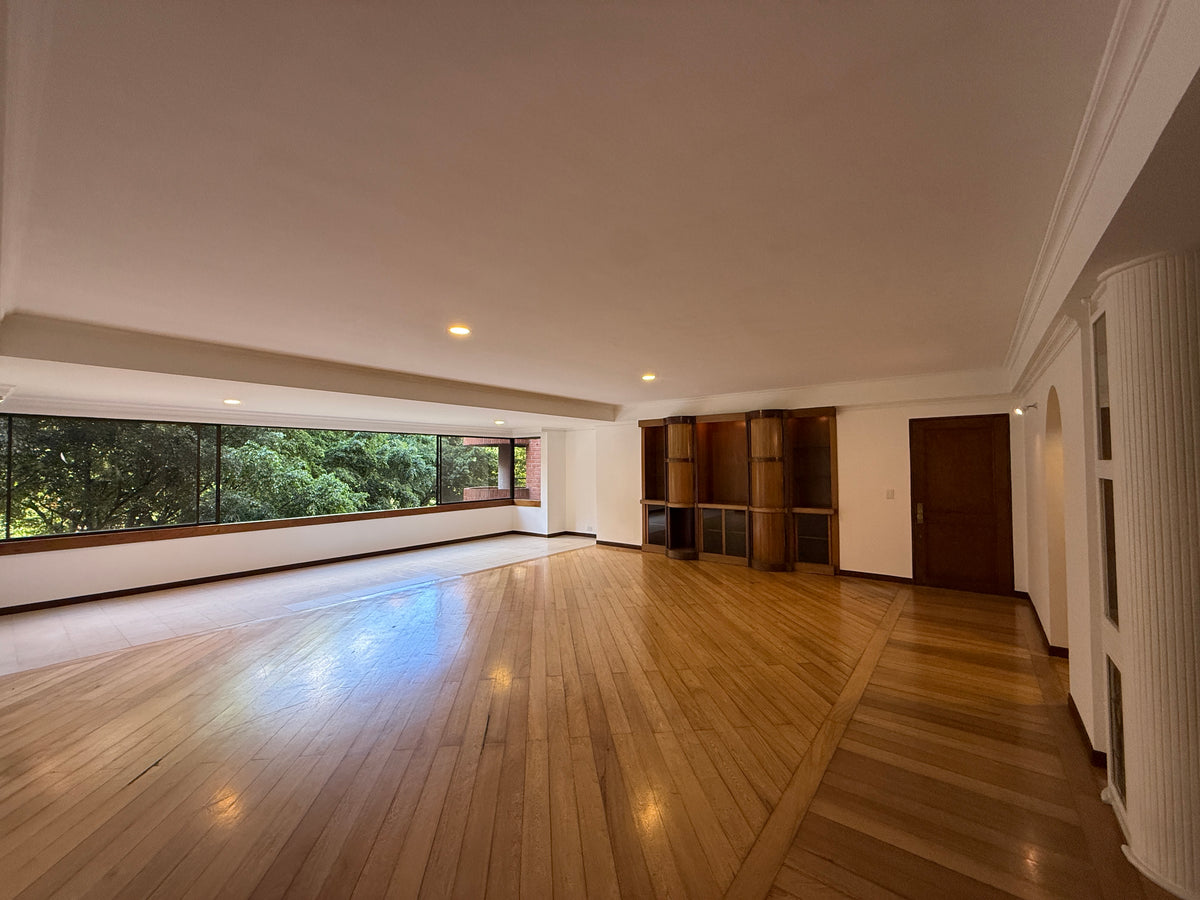 Apartamento de 241 m² para remodelar en Loma de Los Balsos, El Poblado