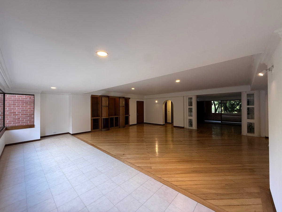 Apartamento de 241 m² para remodelar en Loma de Los Balsos, El Poblado